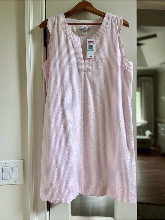 Vineyard Vines Dresses & Skirts - NWT Vineyard Vines Pink and White Seersucker dress